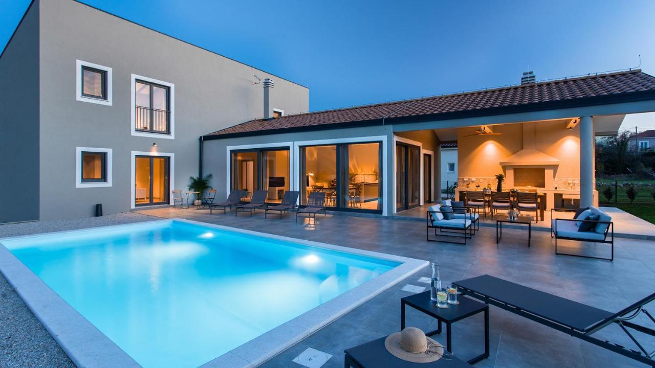 Villa & Jardin - Luxury Villa With Swimming Pool Vrh  Exteriér fotografie